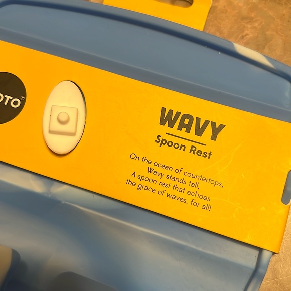 Ototo Wavy Silicone Spoon Rest - Picture 4 of 6